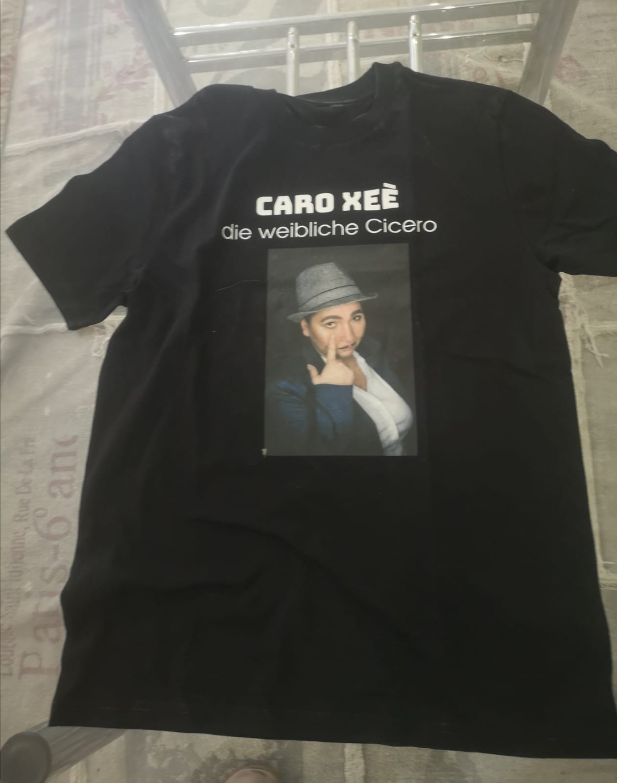 Merch Caro Xeè: T-Shirt hinten